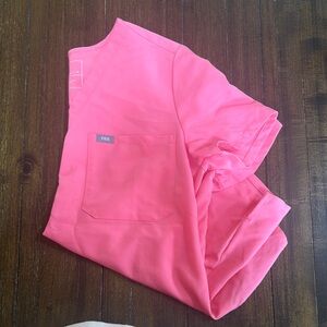 FIGS - Pink Pocket scrub top